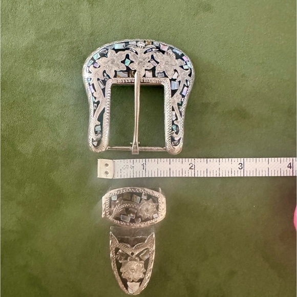 VINTAGE- ALPACA MEXICO SILVER ABALONE / MOTHER
OF PEARL INLAY BELT
BUCKLE 1-1/4” - Picture 4 of 11